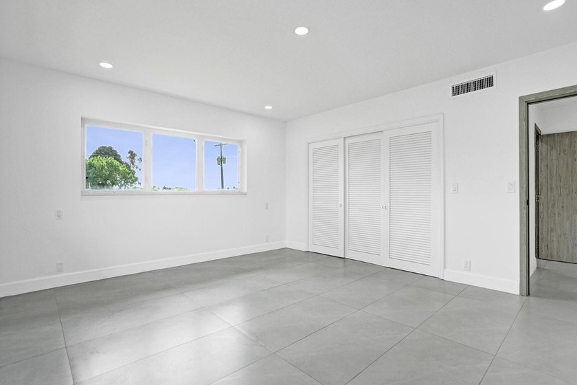 New roof, updated electrical and plumbing, a gourmet kitchen - photo 47