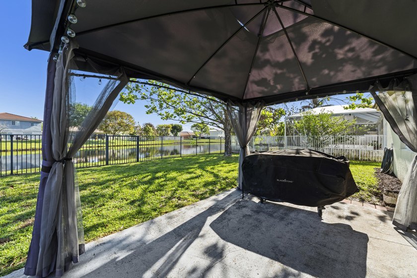 LAKESIDE Living at Its Best! Welcome to this beautifully - photo 8