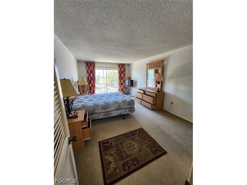 1 bedroom condo in a GREAT Cape Coral location. 1 Bedroom with - photo 7