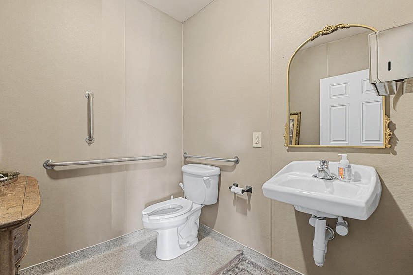Prime mixed-use commercial duplex on Grand Avenue offering - photo 24