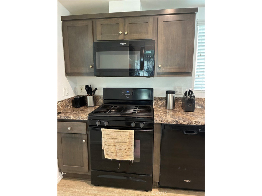 Gorgeous 4 Bedrooms, 2 Baths built in 2018, great open floor - photo 10