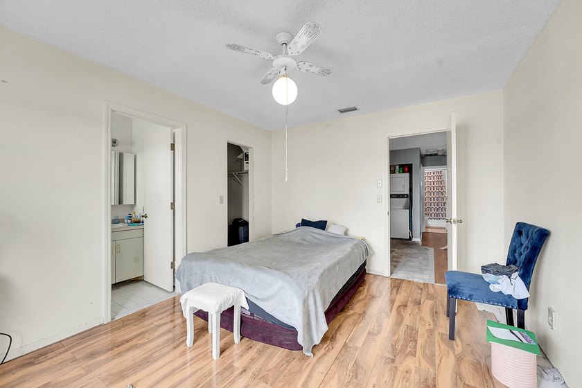Handyman Special - Bring Your Tool Belt! This 3-bedroom, 2-bath - photo 11