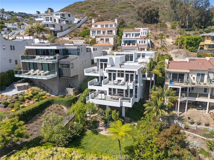 Retreat to a private world of luxury and breathtaking ocean and - photo 35