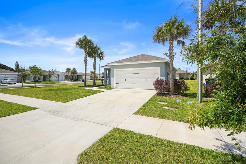 Welcome to your new home in the desirable Avalon Crossing - photo 5