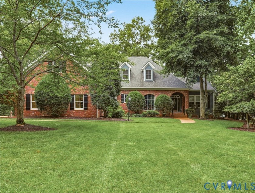 Welcome to this breathtaking custom-built, one-owner waterfront - photo 2
