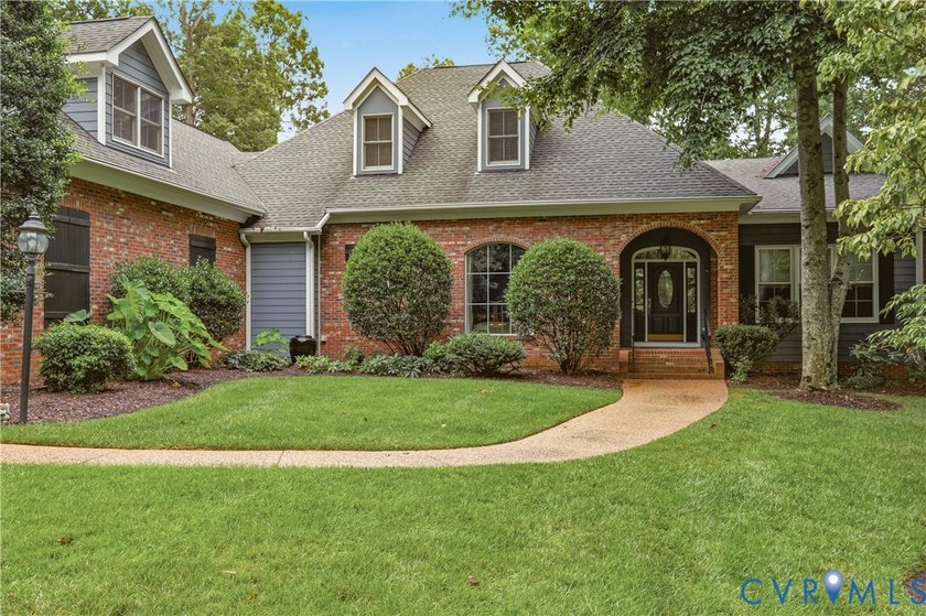 Welcome to this breathtaking custom-built, one-owner waterfront - photo 3