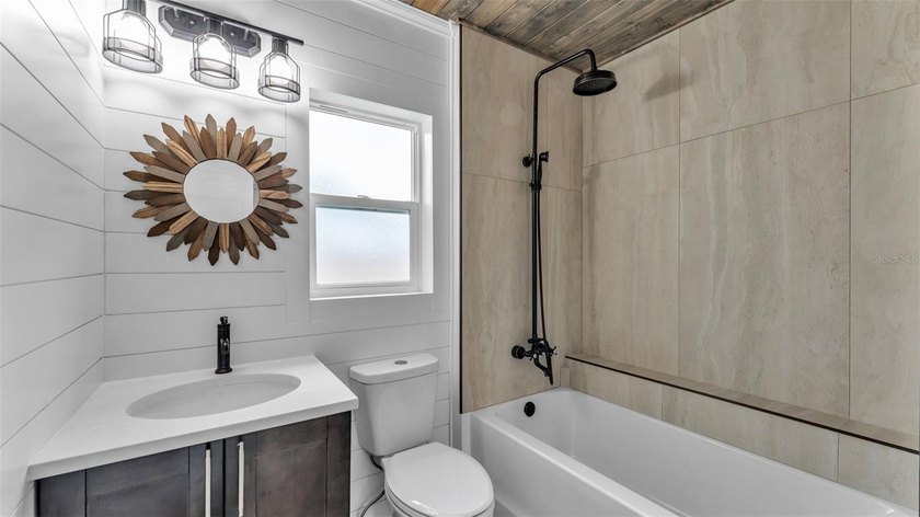 Discover the perfect blend of charm, character, and modern - photo 12