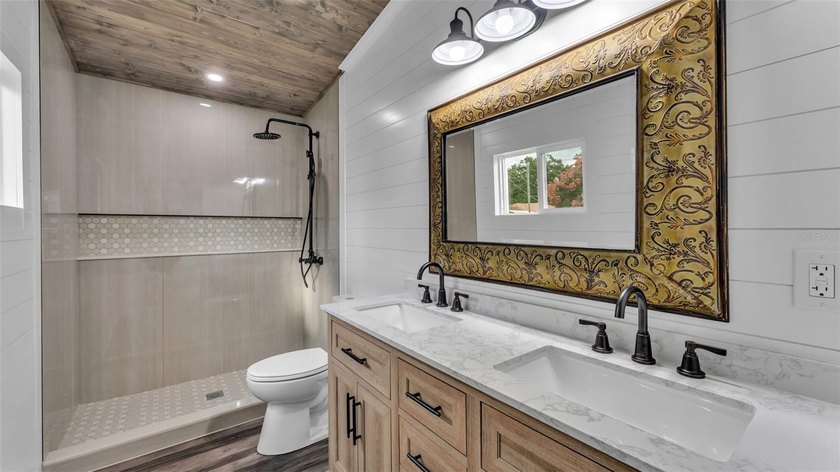 Discover the perfect blend of charm, character, and modern - photo 21