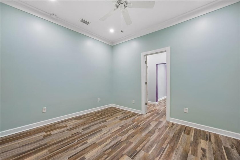 Plenty of space in Downtown Historic Saint Marys! Sitting - photo 22