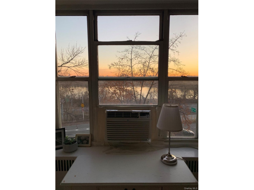 Welcome to this charming, sun-filled alcove studio in the - photo 22