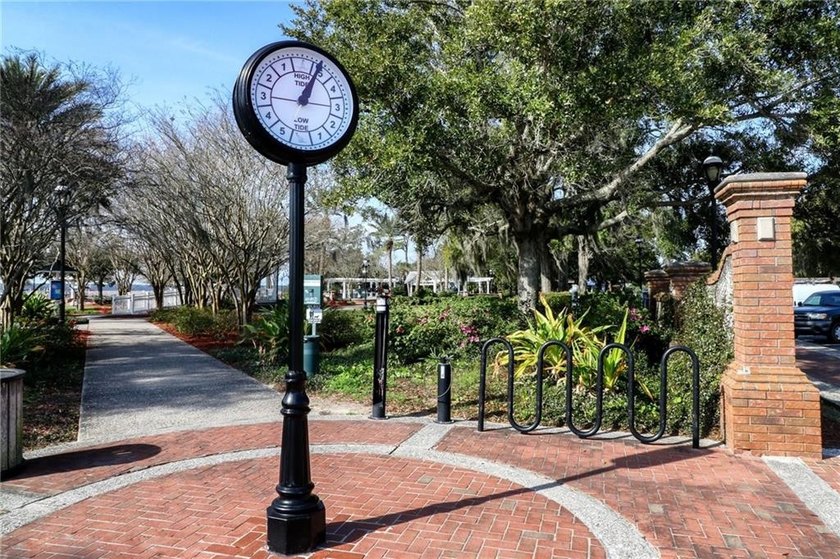 Plenty of space in Downtown Historic Saint Marys! Sitting - photo 43