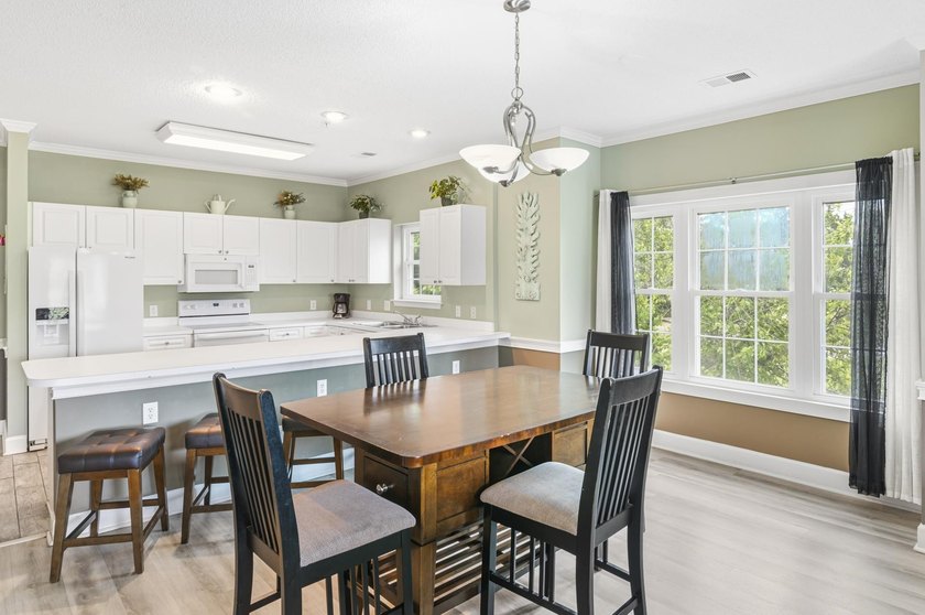 Motivated Seller! Welcome to this beautifully maintained - photo 8