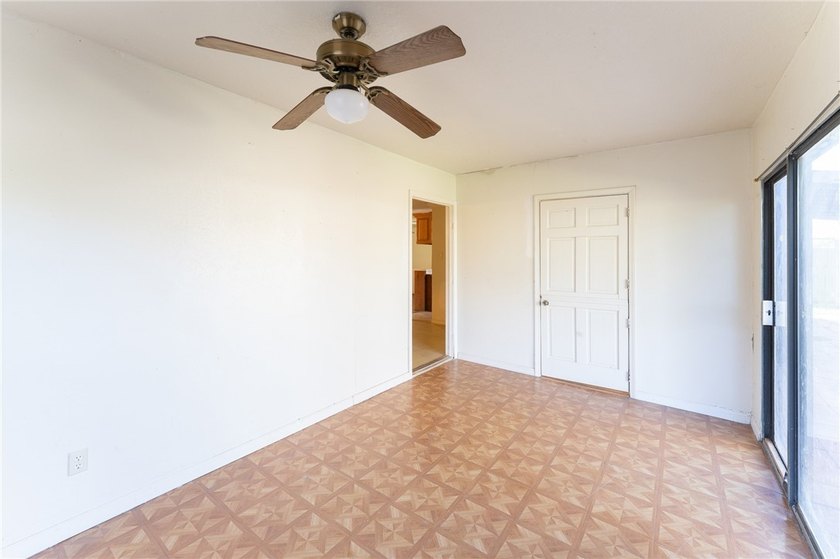 SELLER OFFERING $5,000 IN SELLER CREDITS! Spacious 6-bedroom - photo 20