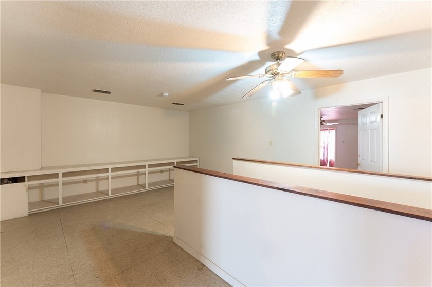 SELLER OFFERING $5,000 IN SELLER CREDITS! Spacious 6-bedroom - photo 23