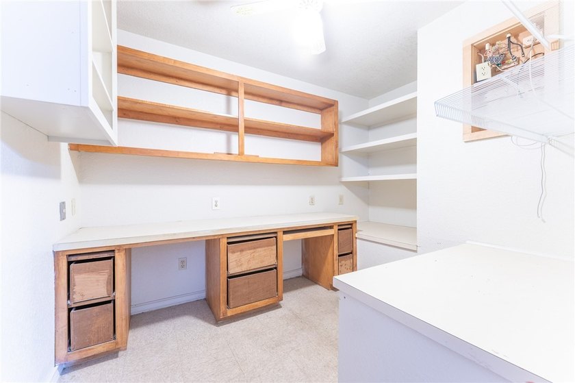 SELLER OFFERING $5,000 IN SELLER CREDITS! Spacious 6-bedroom - photo 30
