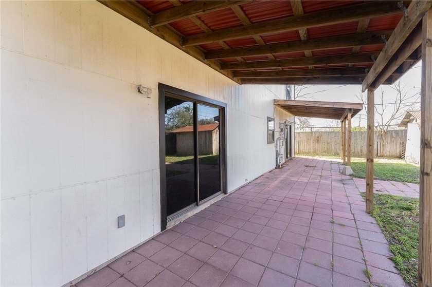 SELLER OFFERING $5,000 IN SELLER CREDITS! Spacious 6-bedroom - photo 36