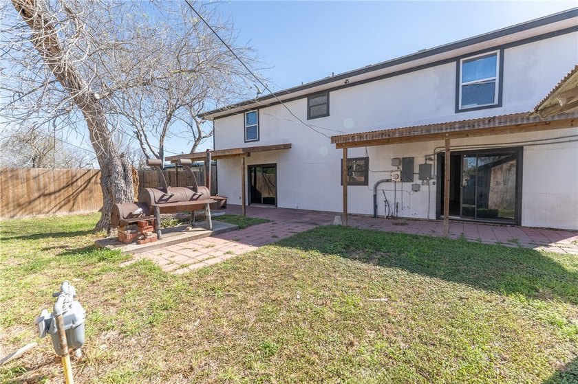SELLER OFFERING $5,000 IN SELLER CREDITS! Spacious 6-bedroom - photo 38