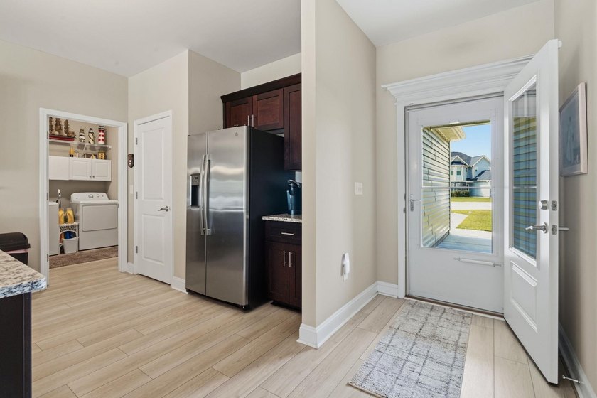 Welcome to this beautifully maintained 3 bedroom, 2 bath home - photo 3