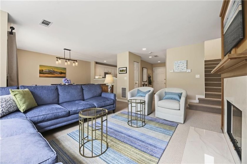 This inviting and well-maintained 2-bedroom, 2.5-bath condo - photo 8