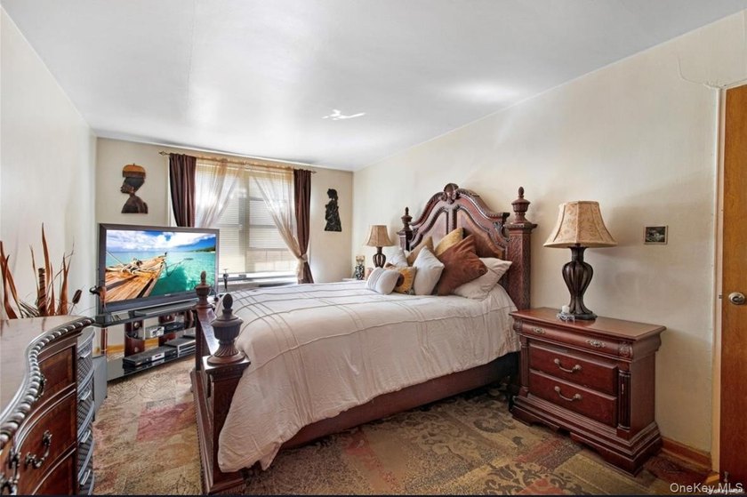 Move right into this beautifully maintained 2-bedroom, 1-bath - photo 4