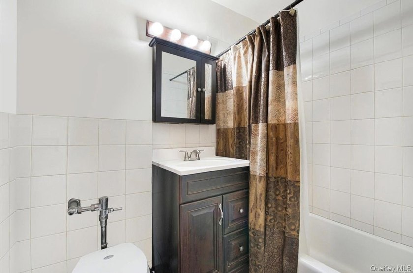 Move right into this beautifully maintained 2-bedroom, 1-bath - photo 6