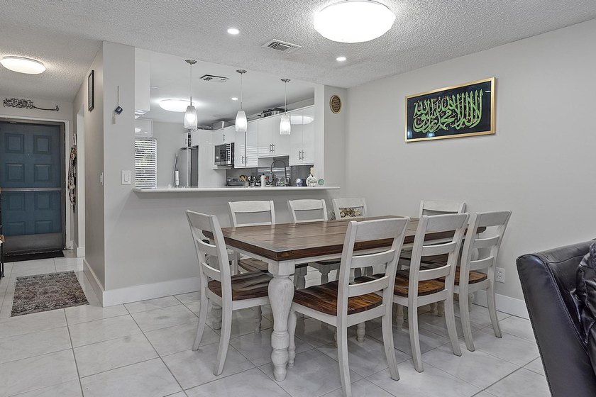 Spacious and well-maintained 3-bedroom, 2.5-bath townhouse - photo 9