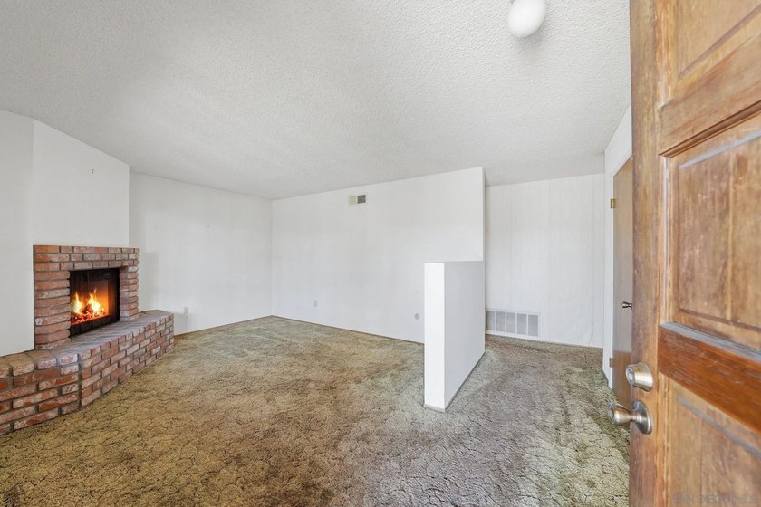 FIXER WITH POTENTIAL! First time on the market in decades! - photo 2