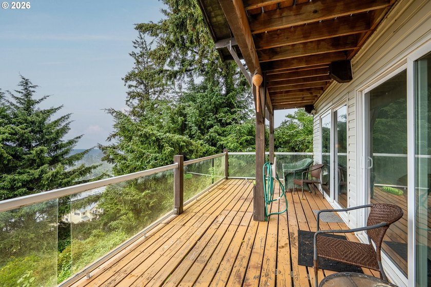 Perched high above the Pacific with jaw dropping views of iconic - photo 33