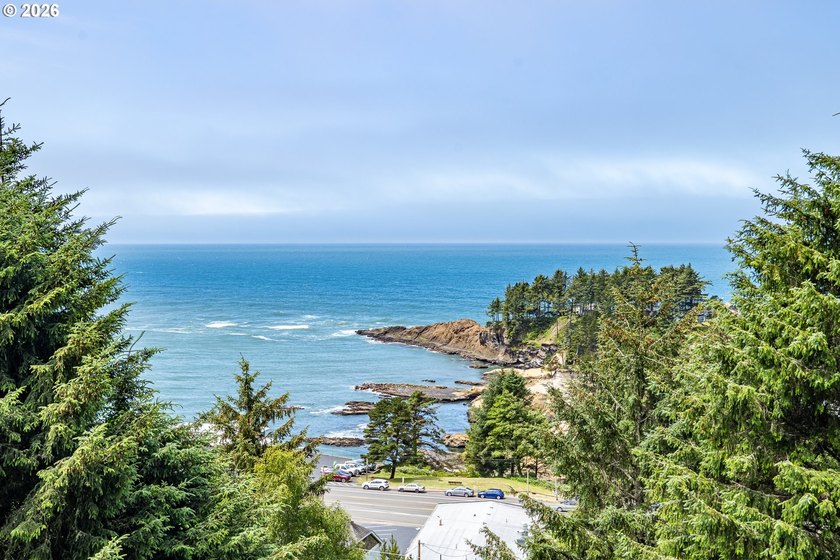 Perched high above the Pacific with jaw dropping views of iconic - photo 34