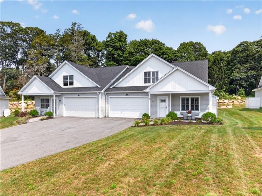 Welcome to effortless coastal living in a sought-after Westerly - photo 2