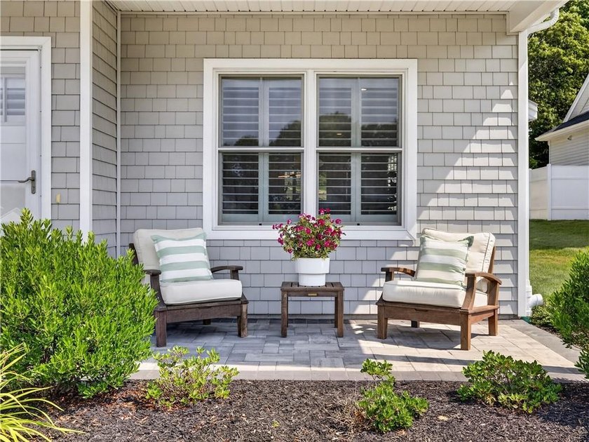 Welcome to effortless coastal living in a sought-after Westerly - photo 4