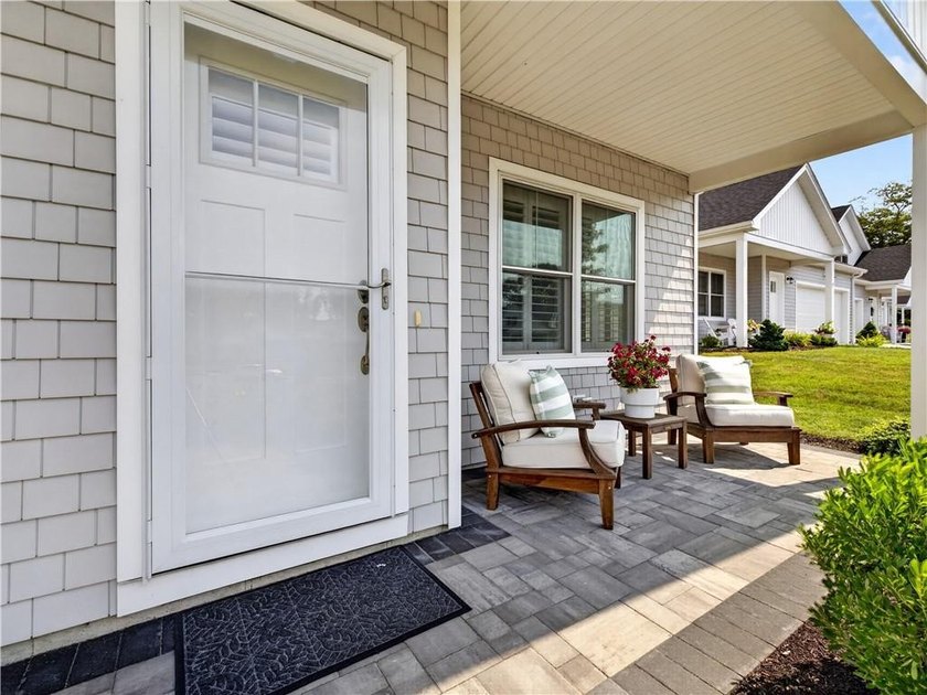 Welcome to effortless coastal living in a sought-after Westerly - photo 5