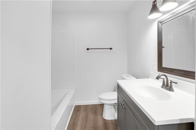 MUST SEE!!! This quaint, 3 bedroom 2 bath, completely renovated - photo 14
