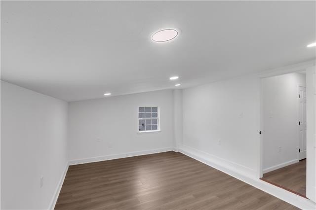 MUST SEE!!! This quaint, 3 bedroom 2 bath, completely renovated - photo 15