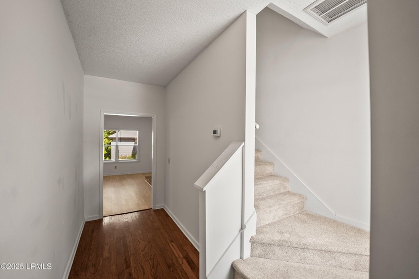 Charming 3 bedroom, 2 bath home ready for your personalizing and - photo 22