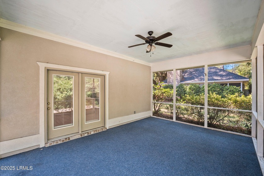 Charming 3 bedroom, 2 bath home ready for your personalizing and - photo 31