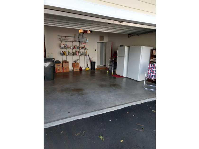One floor ranch villa. Maintenance free living. @/2 bath wood - photo 4