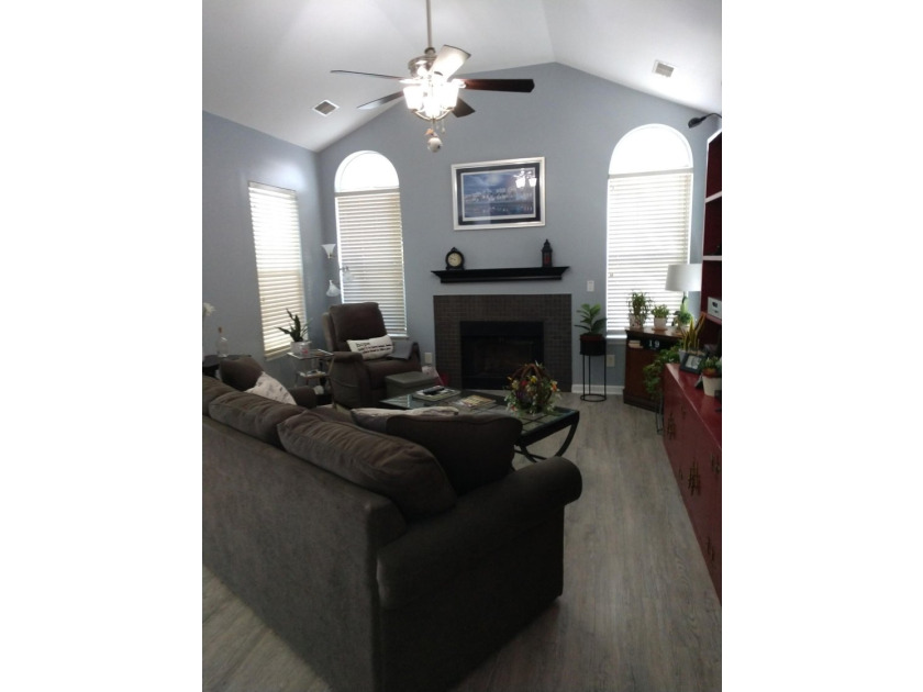 One floor ranch villa. Maintenance free living. @/2 bath wood - photo 8