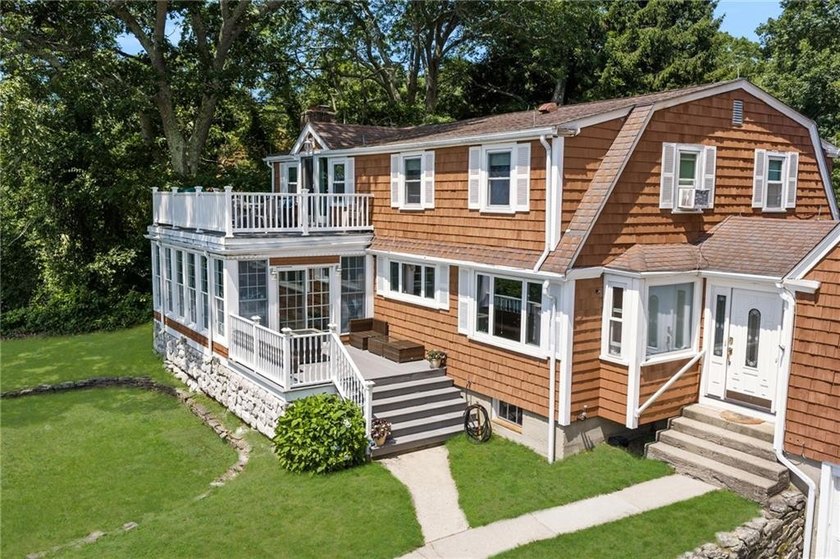 This spectacular 3 family with incredible ocean views is perfect - photo 6