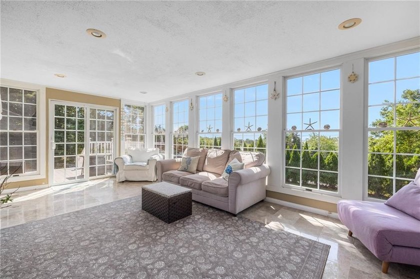 This spectacular 3 family with incredible ocean views is perfect - photo 7
