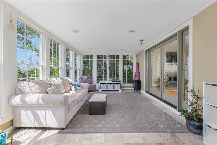 This spectacular 3 family with incredible ocean views is perfect - photo 8