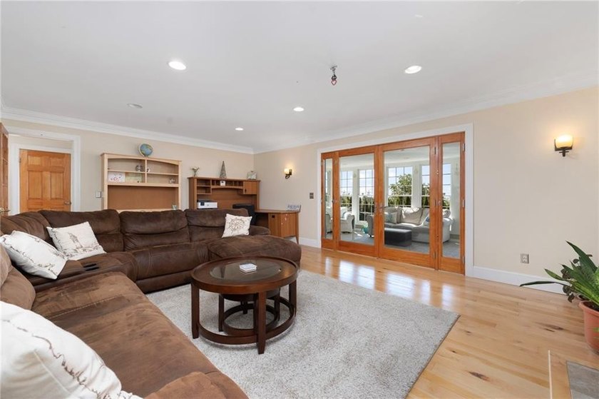 This spectacular 3 family with incredible ocean views is perfect - photo 10