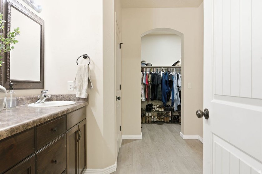 This is the home you have been waiting for, freshly renovated - photo 22