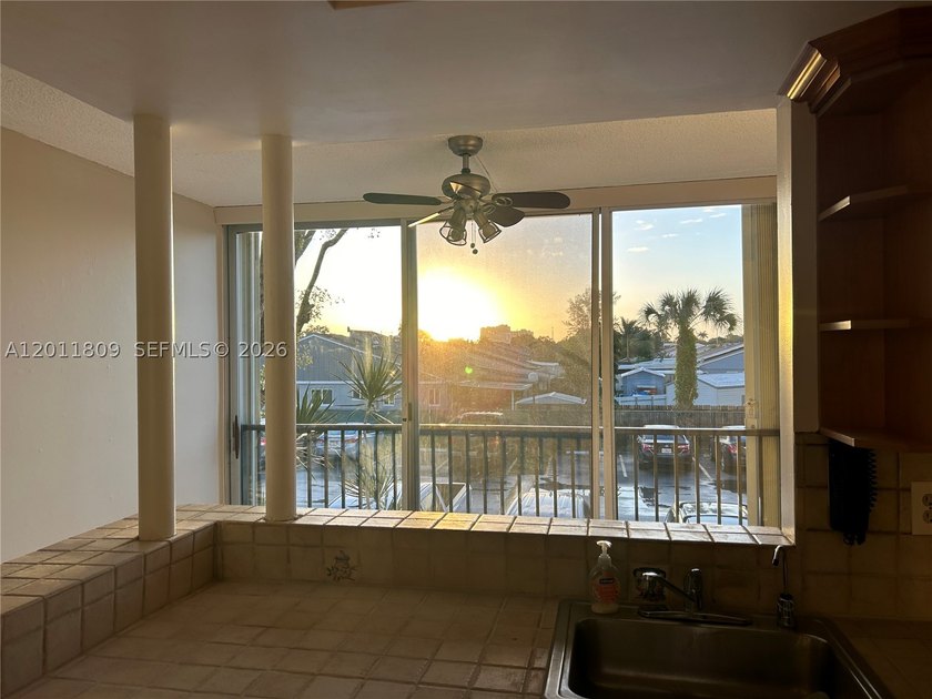 Beautiful 2bed/2bath apartment with excellent location, close to - photo 25