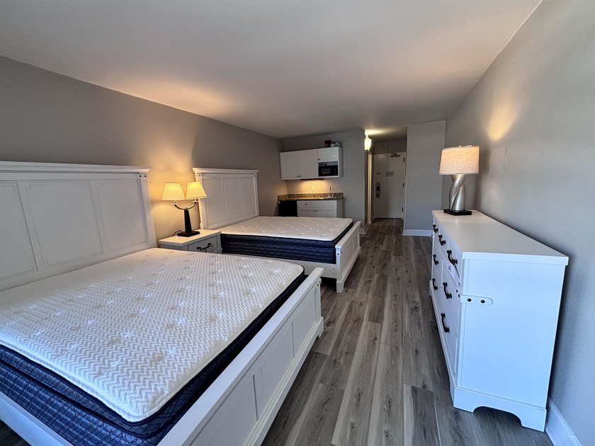 Like-new and fully remodeled, this beautifully updated condo is - photo 10