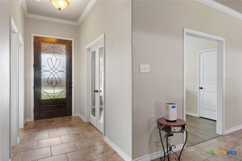 Welcome to the wonderful neighborhood of Onion Creek! The home - photo 3