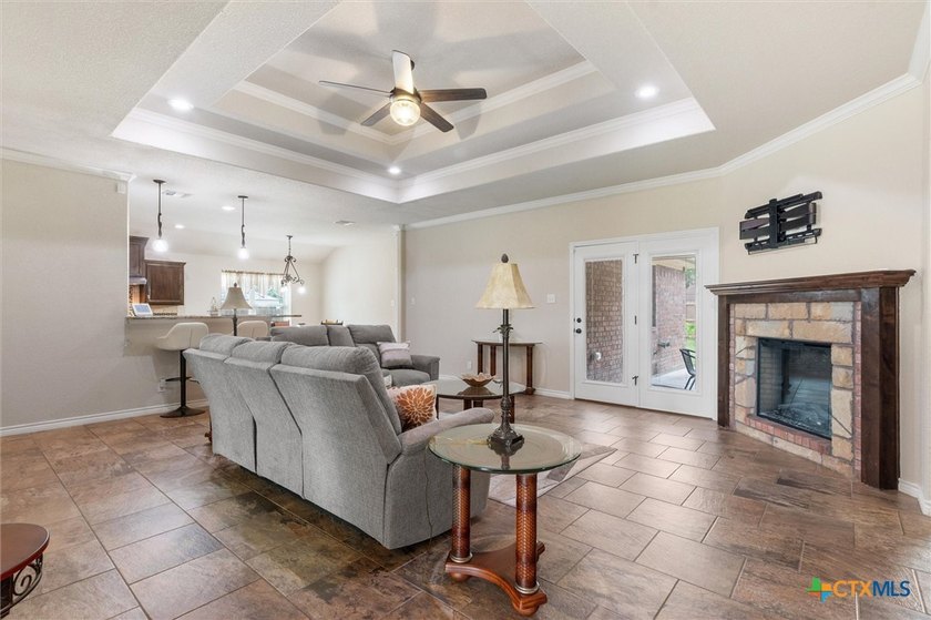 Welcome to the wonderful neighborhood of Onion Creek! The home - photo 4