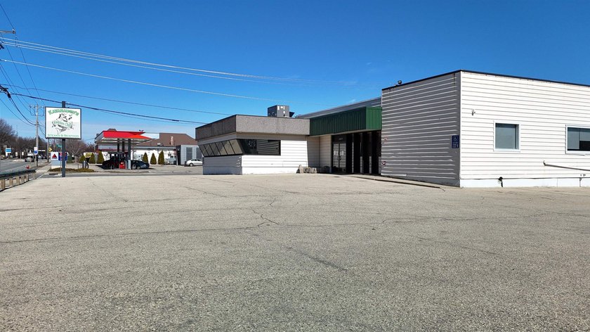 6,256 sq.ft. Free standing restaurant building (Former Esquire - photo 7