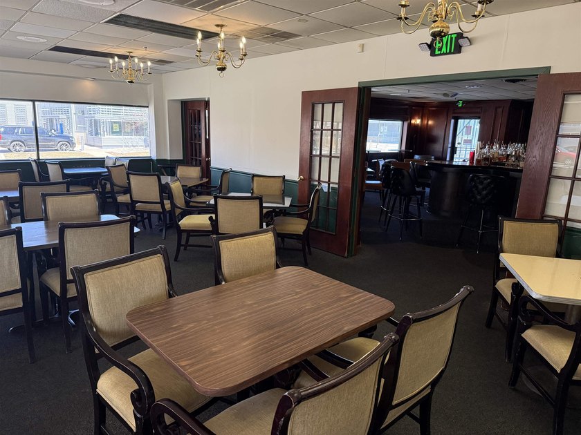 6,256 sq.ft. Free standing restaurant building (Former Esquire - photo 10