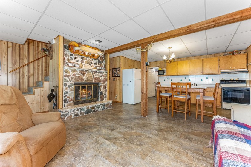 Northwoods home with western exposure and 100' of sand frontage - photo 4